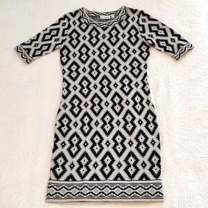 Versoma Womans Blk & Wht Graphic Fitted Midi Sweater Dress/Size S